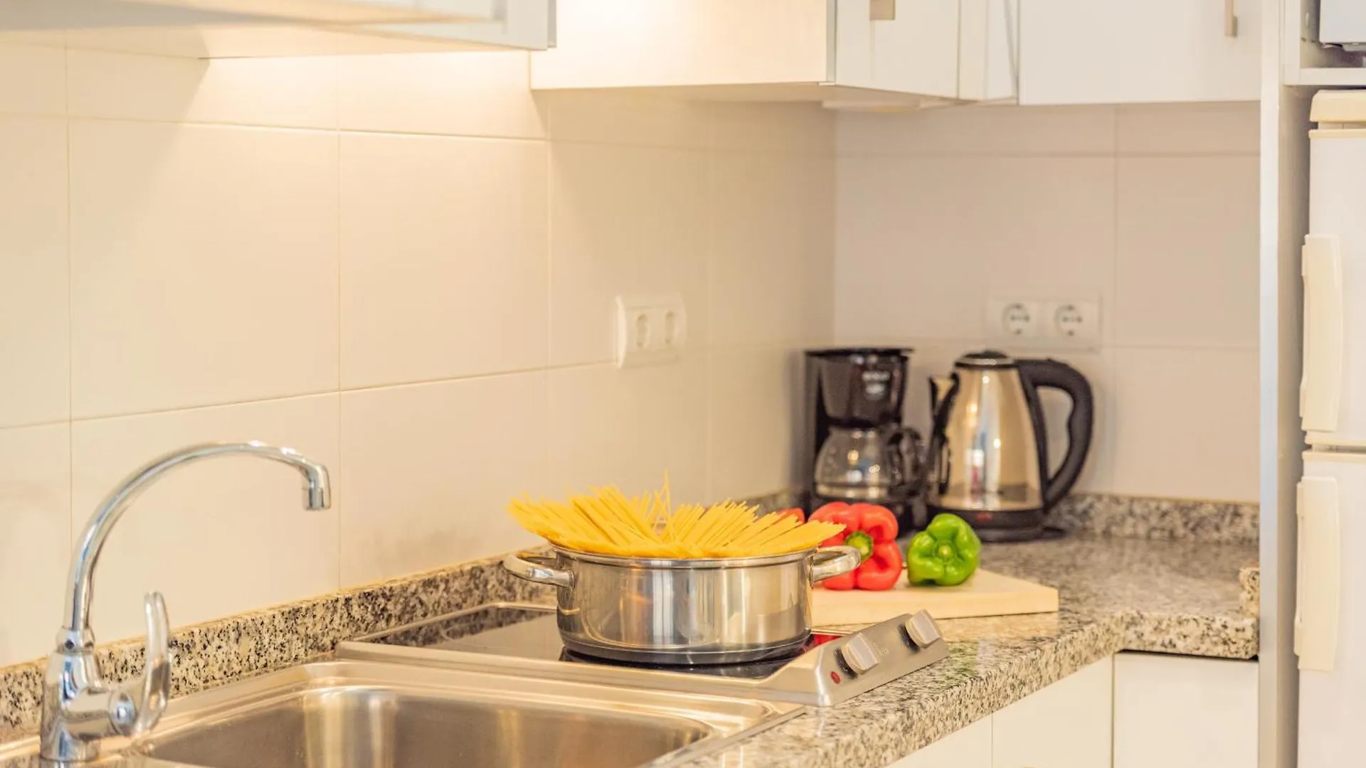 Feelathome Merced Apartments Malaga Spain