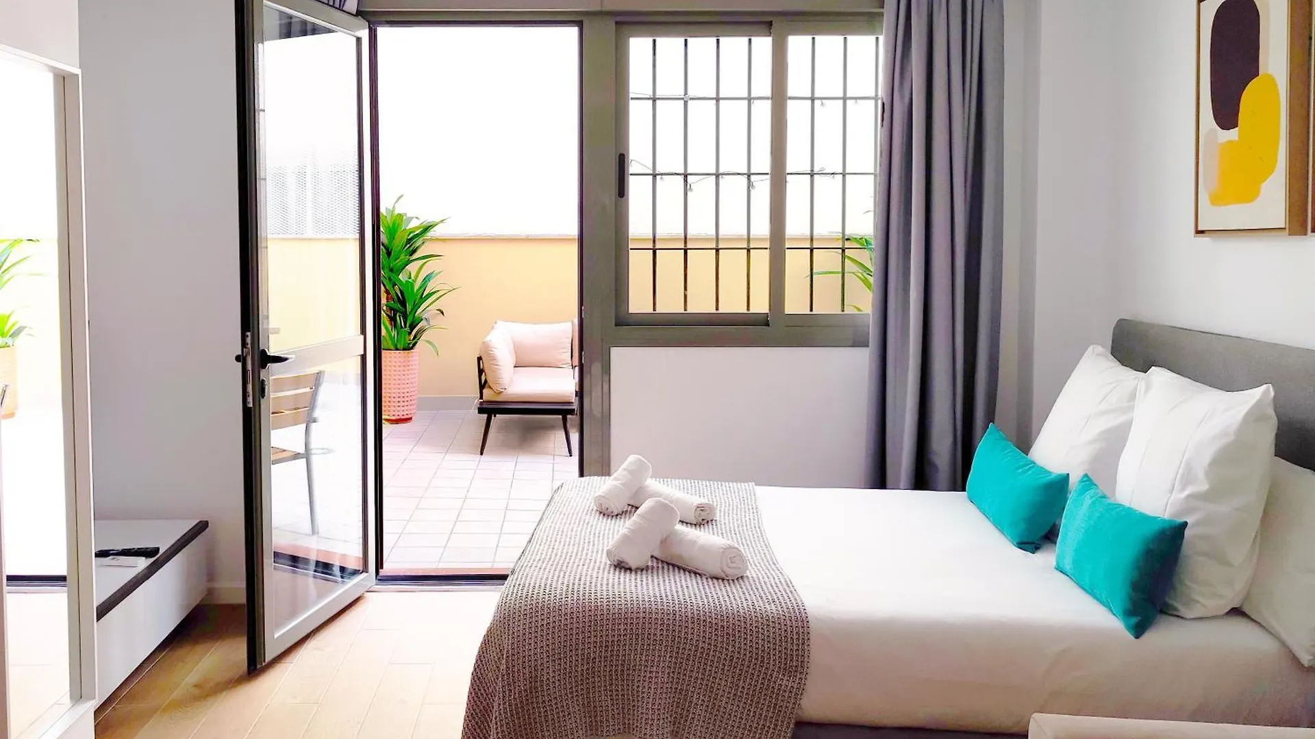 Feelathome Merced Apartments Malaga Spain