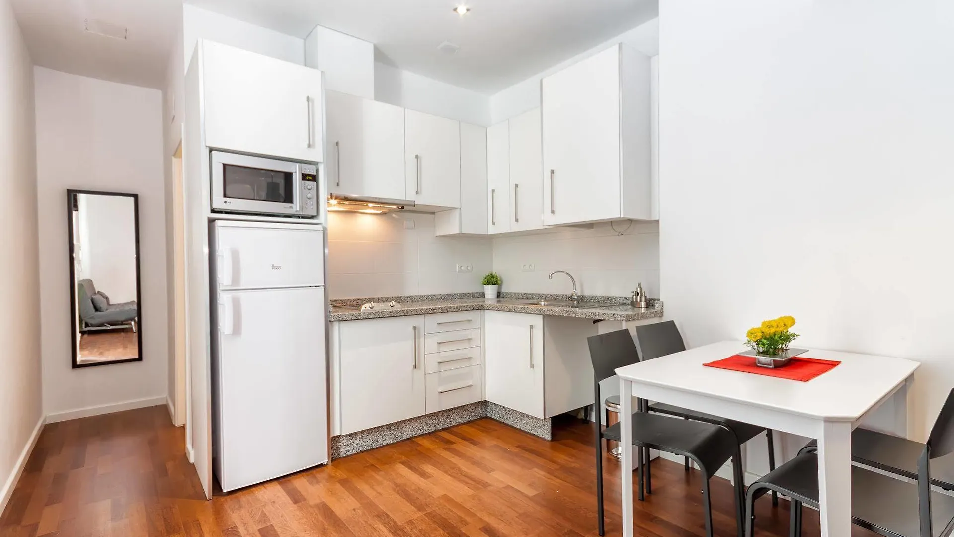 Feelathome Merced Apartments Malaga Spain